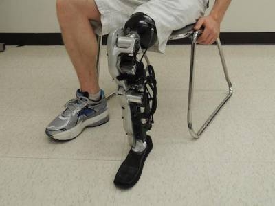 Ученые научили протез ноги с коленом обходить препятствия