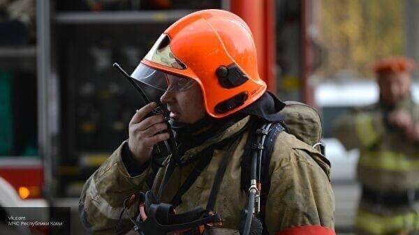 Крупный пожар произошел в одном из производственных цехов в Барнауле