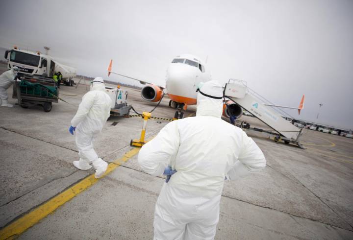 Эксперты оценили риск заболеть коронавирусом в самолете