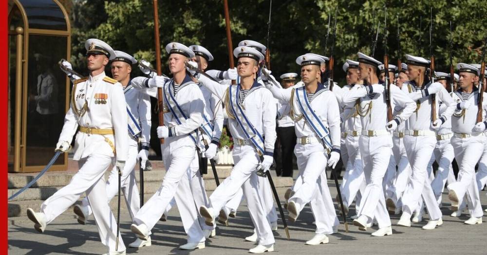 В Санкт-Петербурге и Кронштадте проходит главный парад ВМФ