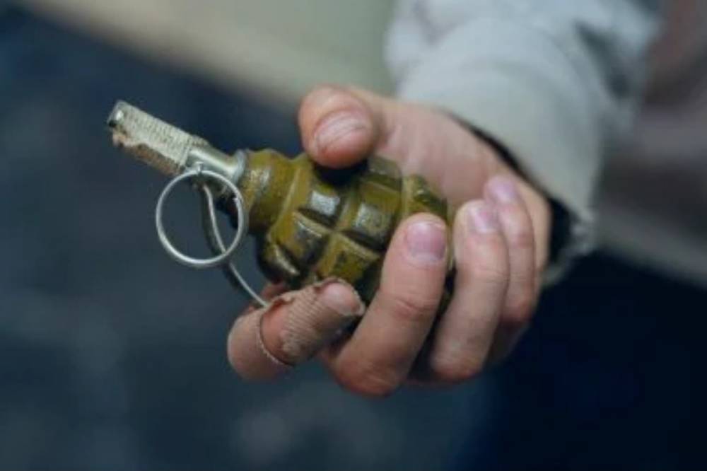 На Прикарпатье мужчина бросил гранату в хозяина дома во время застолья