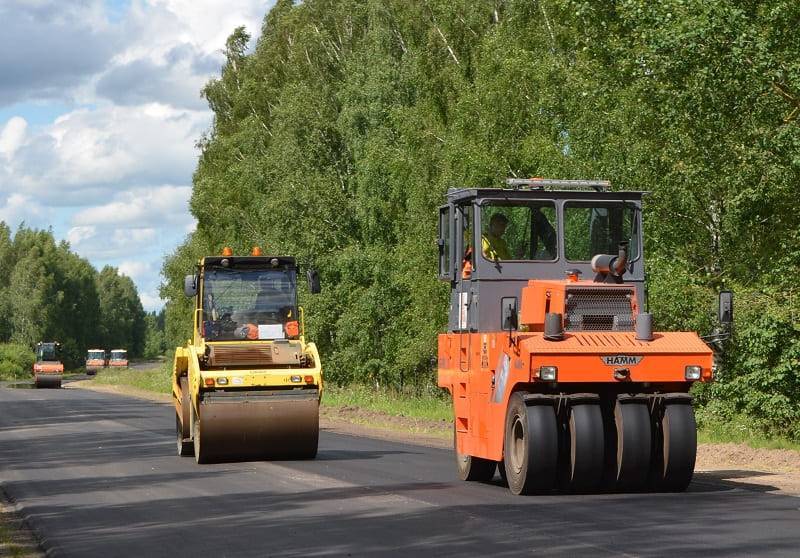 В Монастырщинском районе Смоленской области ведется ремонт дороги