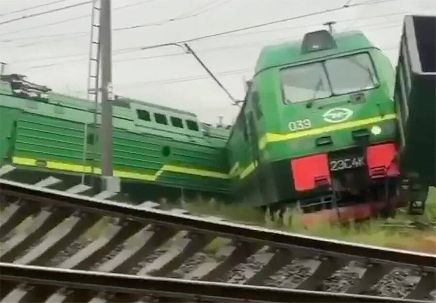 Сход двух поездов в Санкт-Петербурге не отразился на графике пассажирских поездов