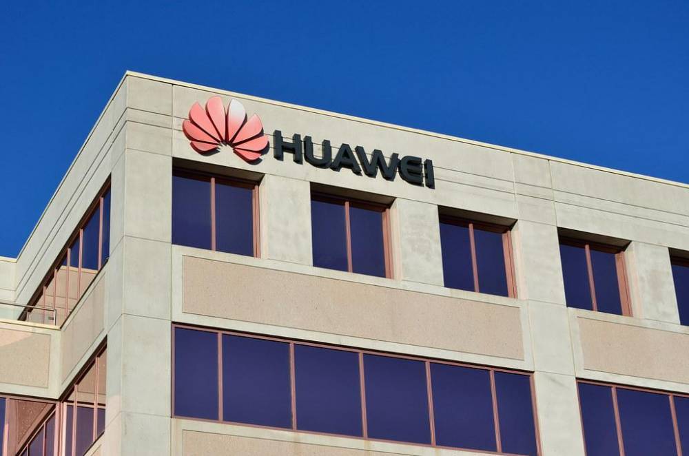 Инсайдеры показали фото странной детали Huawei Mate 40, к которой возникает много вопросов
