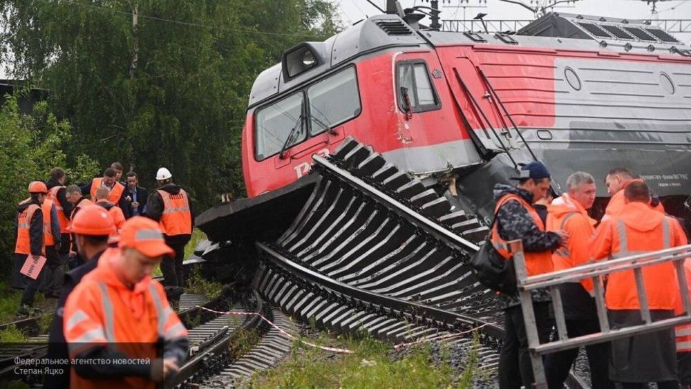 СК рассказал о крупном ущербе в связи с столкновением двух электровозов в Петербурге