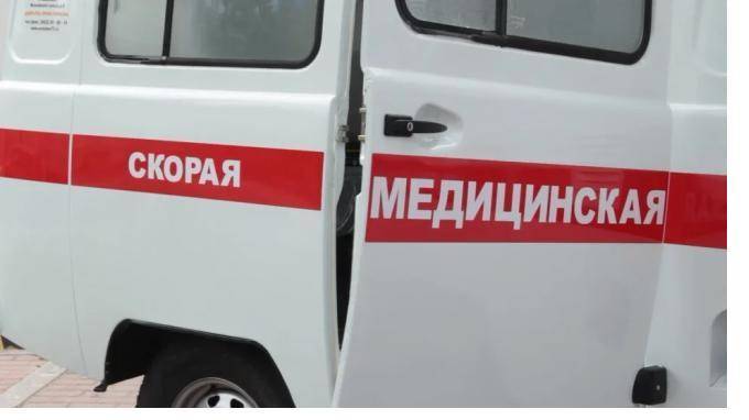 В Петербурге пьяный мужчина избил врача и повредил машину скорой помощи