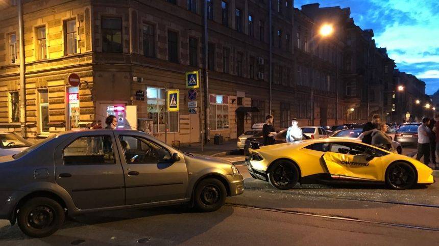 «Так выглядит боль»: Блогер разбил свою Lamborghini в ДТП В Петербурге — видео
