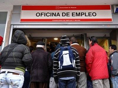 В Испании число безработных увеличилось почти на треть