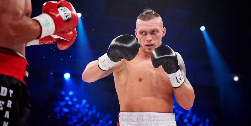 Боксёр Александр Усик занял вторые места сразу в двух рейтингах