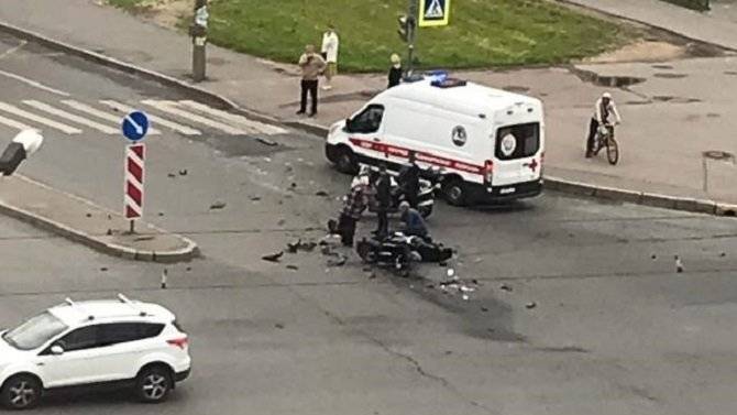 Мотоциклист погиб в ДТП в Петербурге