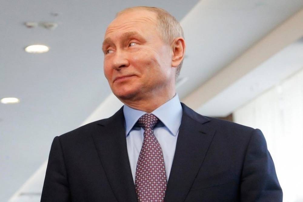 Путин резкой шуткой объяснил флаг ЛГБТ на посольстве США