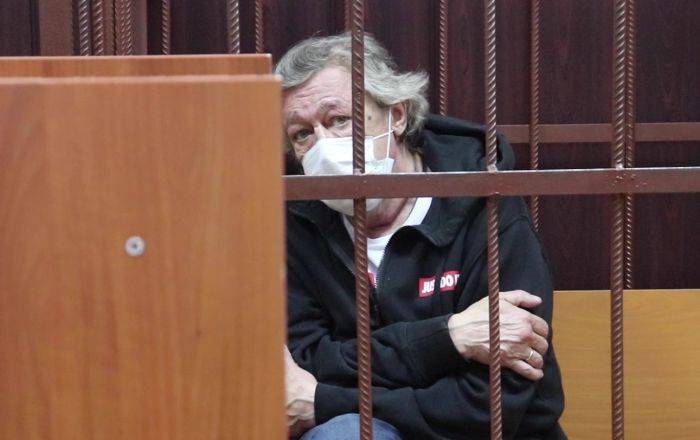 "Больше нет смысла в переговорах": адвокат пояснил отказ Ефремова признавать вину в ДТП