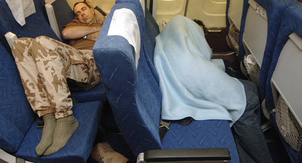 Сон в самолете может привести к проблемам со здоровьем