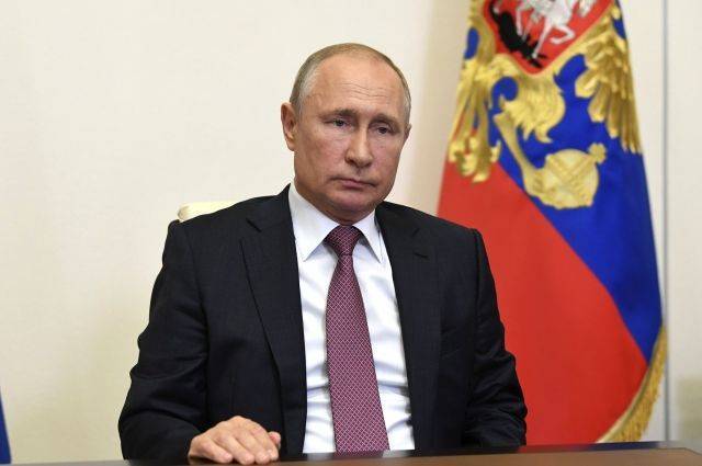 Путин поручил дополнительно поддержать россиян, лишившихся вкладов в банке