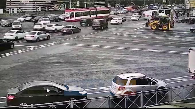 Видео: маршрутка сбила мотоциклиста на Народной улице