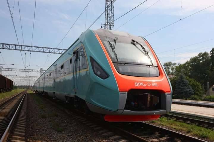 Усиление карантина: "Укрзализныця" сообщила пассажирам об изменениях в движении поездов