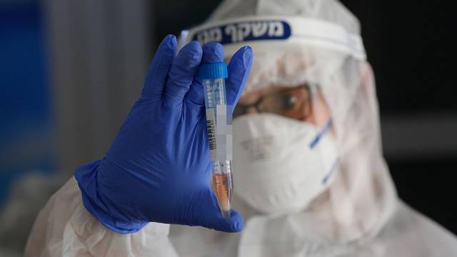 Новый антирекорд коронавируса: 1391 заражений в конце недели, 3 больных умерли
