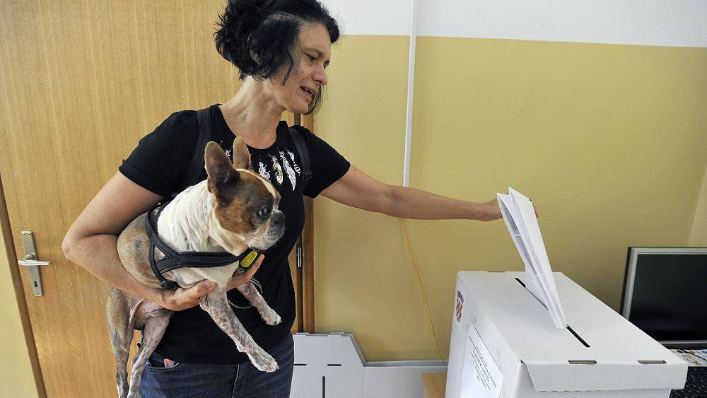 Хорватских избирателей не пугают ни вирус, ни жара