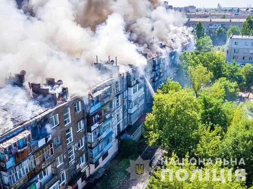 Лег покурить и заснул. Предполагаемый виновник поджога пятиэтажки в Новой Каховке задержан