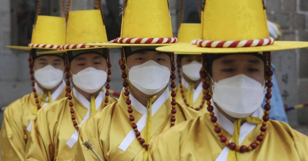 Четыре активных и одиннадцать бессимптомных: в Китае зафиксировали новые случаи заражения коронавирусом