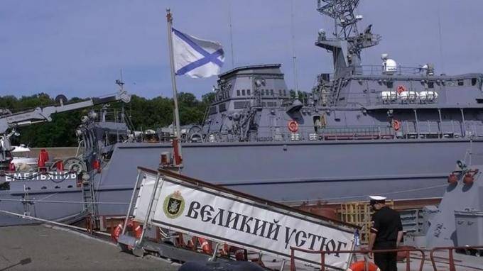 В Петербурге в параде в День ВМФ примут участие более 200 кораблей