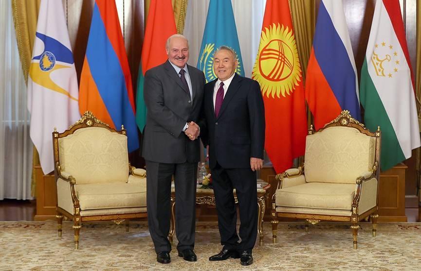 Александр Лукашенко поздравил Нурсултана Назарбаева с юбилеем