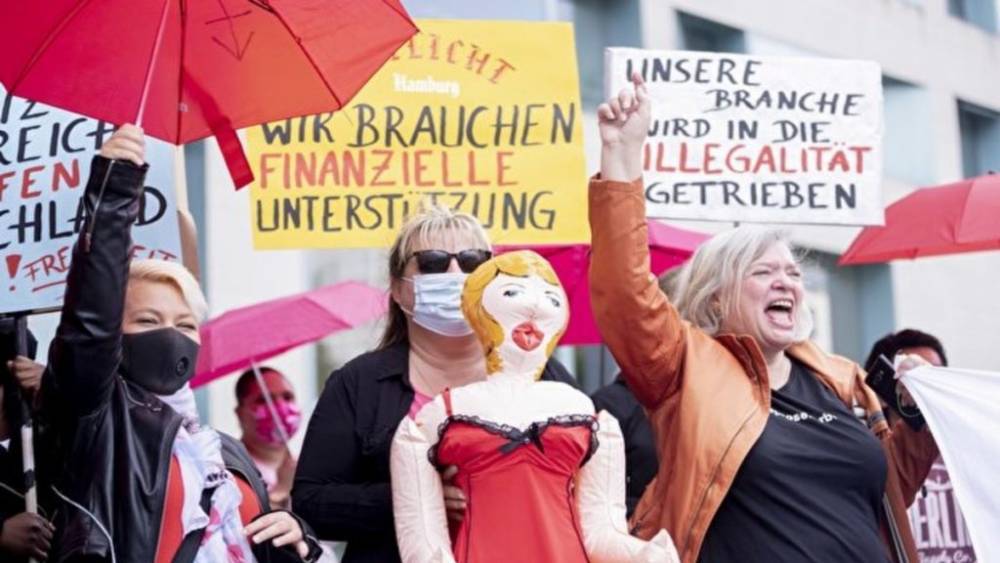 Берлинские проститутки вышли на протест против коронавирусных ограничений