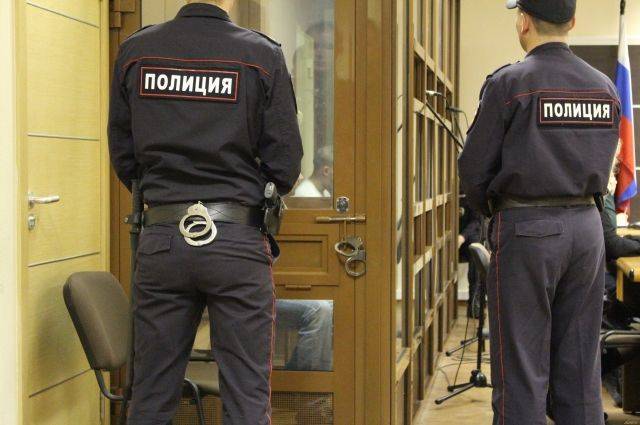 В Челябинске осудили троих охранников бара, которые грабили посетителей