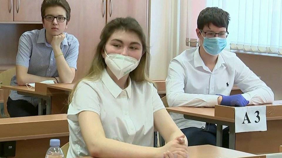 Почти 250 тысяч российских выпускников сдают Единый госэкзамен по русскому языку