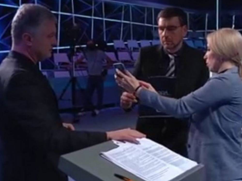 Между «слугой народа» и Порошенко произошла словесная перепалка: видео инцидента