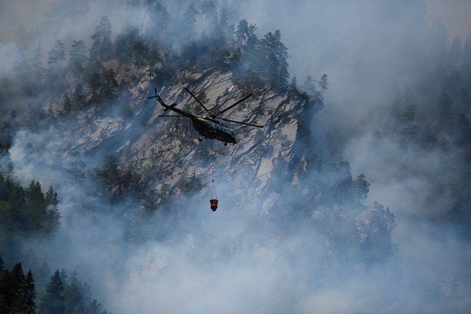 В горах Сванетии третьи сутки тушат пожар. ВИДЕО