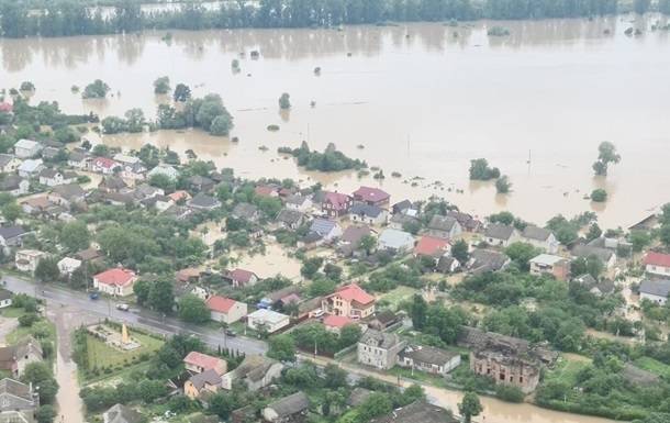На Прикарпатье еще три села остались без транспорта из-за стихии