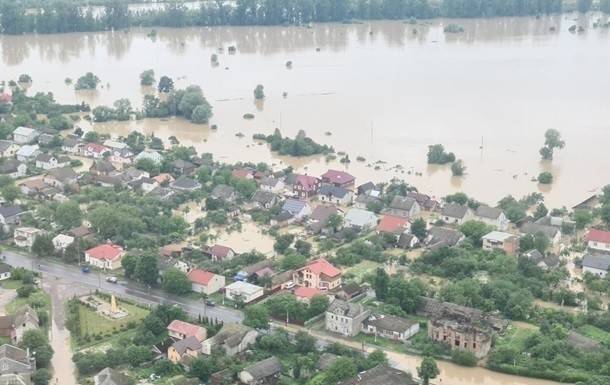 На Прикарпатье еще три села остались без транспорта из-за непогоды