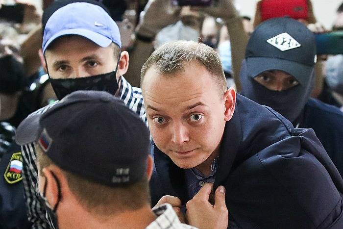 Адвокат Сафронова не исключил допроса Рогозина следователями ФСБ