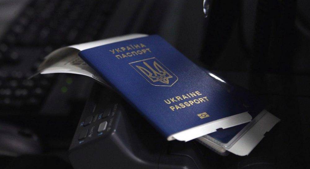 В закрытом для туристов аэропорту Афин застряла еще одна украинка
