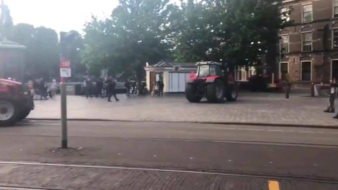 В Нидерландах во время протеста полиция арестовала десятки фермеров