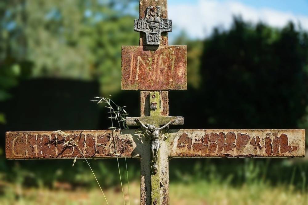 В Павловске задержали похитителей могильных крестов