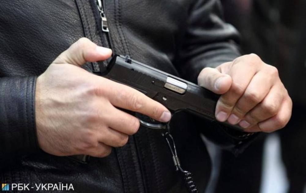 Во Львовской области на торговле оружием задержали священника