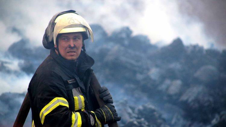 На Донбассе из-за сильного пожара гибнут люди и горят дома