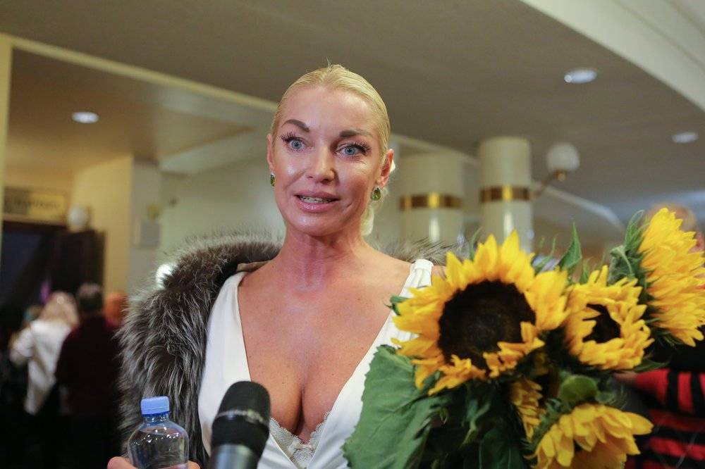Анастасия Волочкова решила отсудить у Даны Борисовой миллион рублей