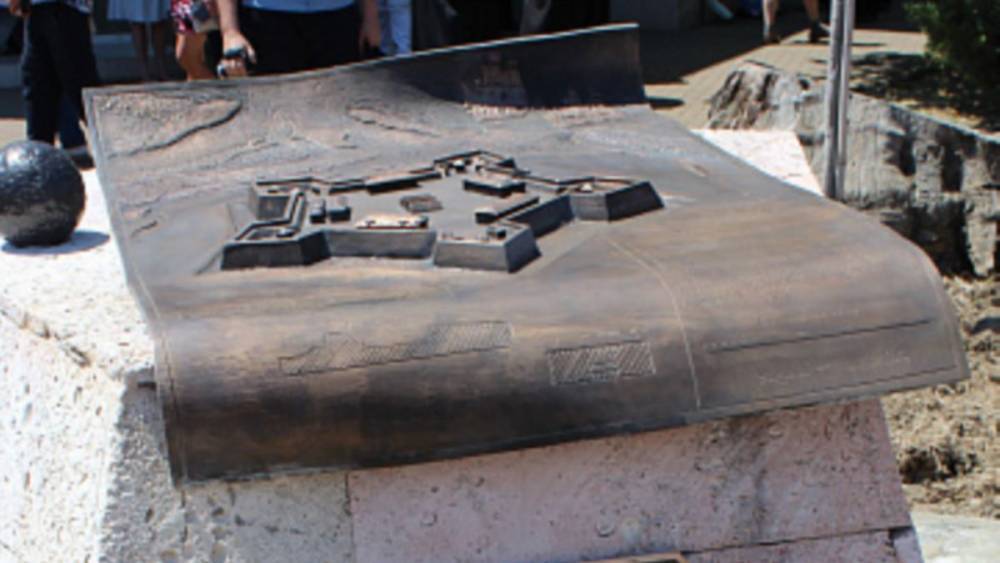 В Адлере снесли памятник русским солдатам