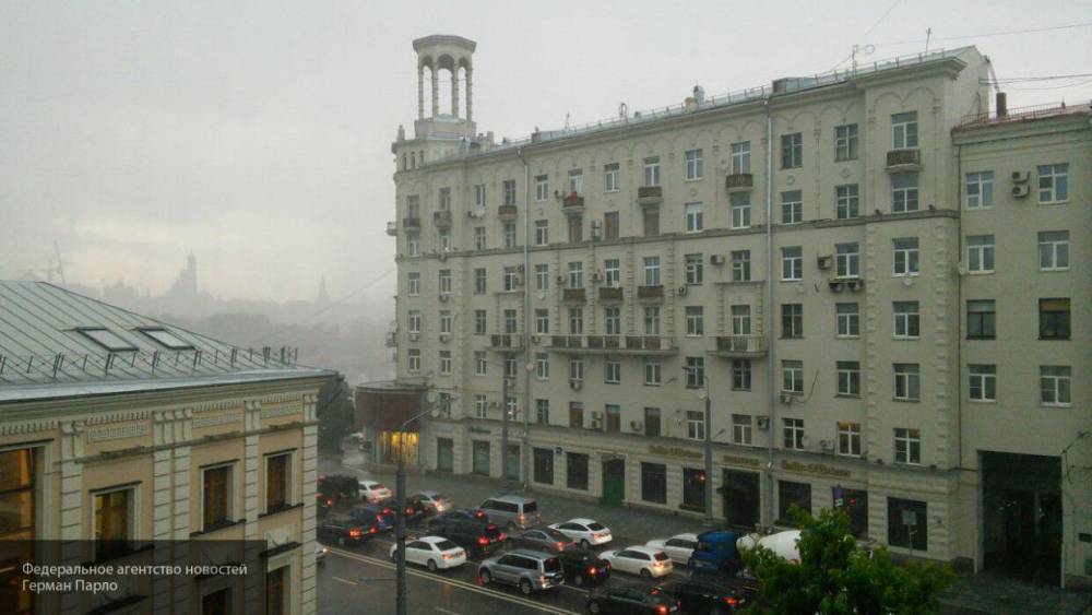 Метеоролог назвал летний снег в Москве обычным явлением