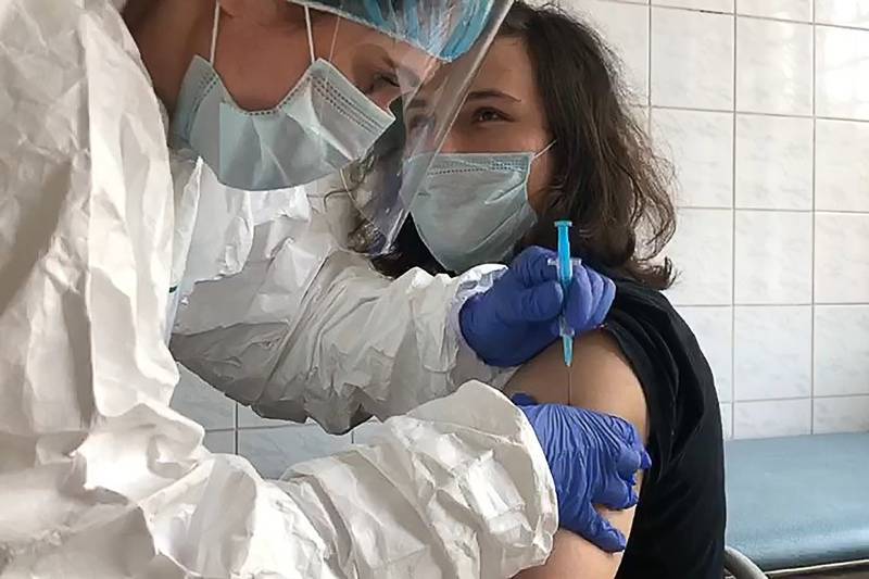 Названа дата начала массовой вакцинации от коронавируса в России