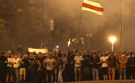После завершения голосования в ряде городов Белоруссии начались массовые протесты, которые разгоняли силовики