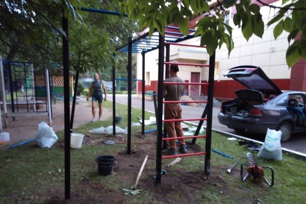В Ярославле детскому дому подарили воркаут-площадку