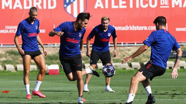 Мадридский "Атлетико" сообщил о двух заболевших коронавирусом футболистах