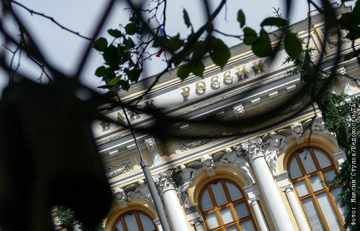 ЦБ РФ рекомендовал банкам продлить поддержку пострадавших от COVID-19 заемщиков