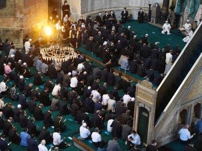 Около 3 000 человек могли заразиться коронавирусом во время церемонии открытия Собора Святой Софии в качестве мечети