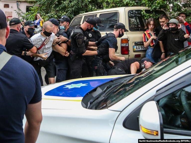 На акции протеста у посольства Беларуси в Киеве задержали Кольченко