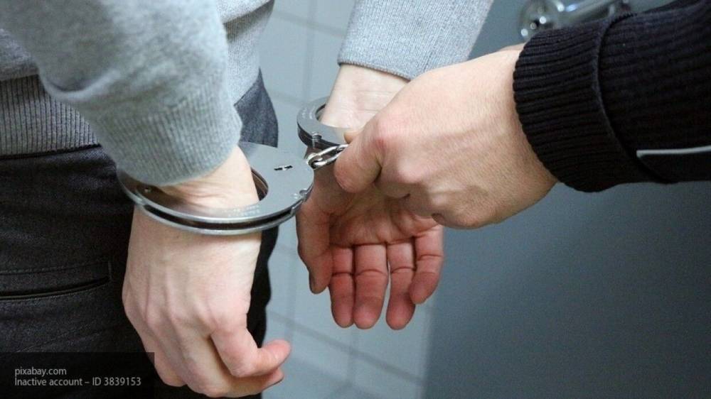 ФСБ задержала участников преступной группировки по подделке документов